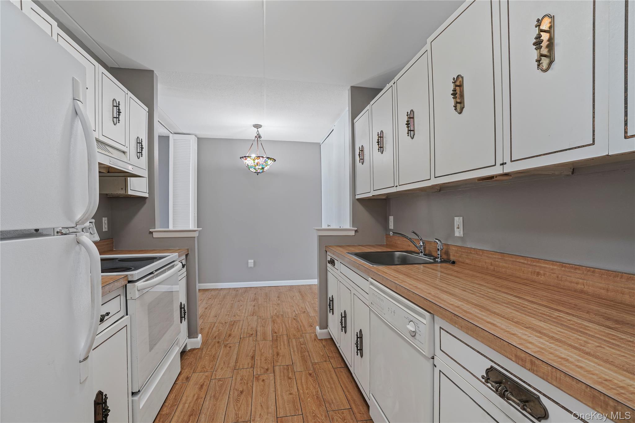 Photo 4 of this property