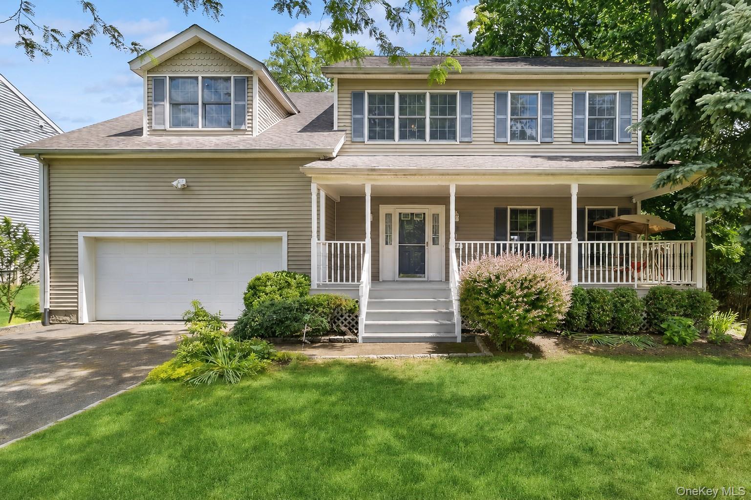 Beautiful 4-bedroom colonial in great Location! Convenient to award wi...