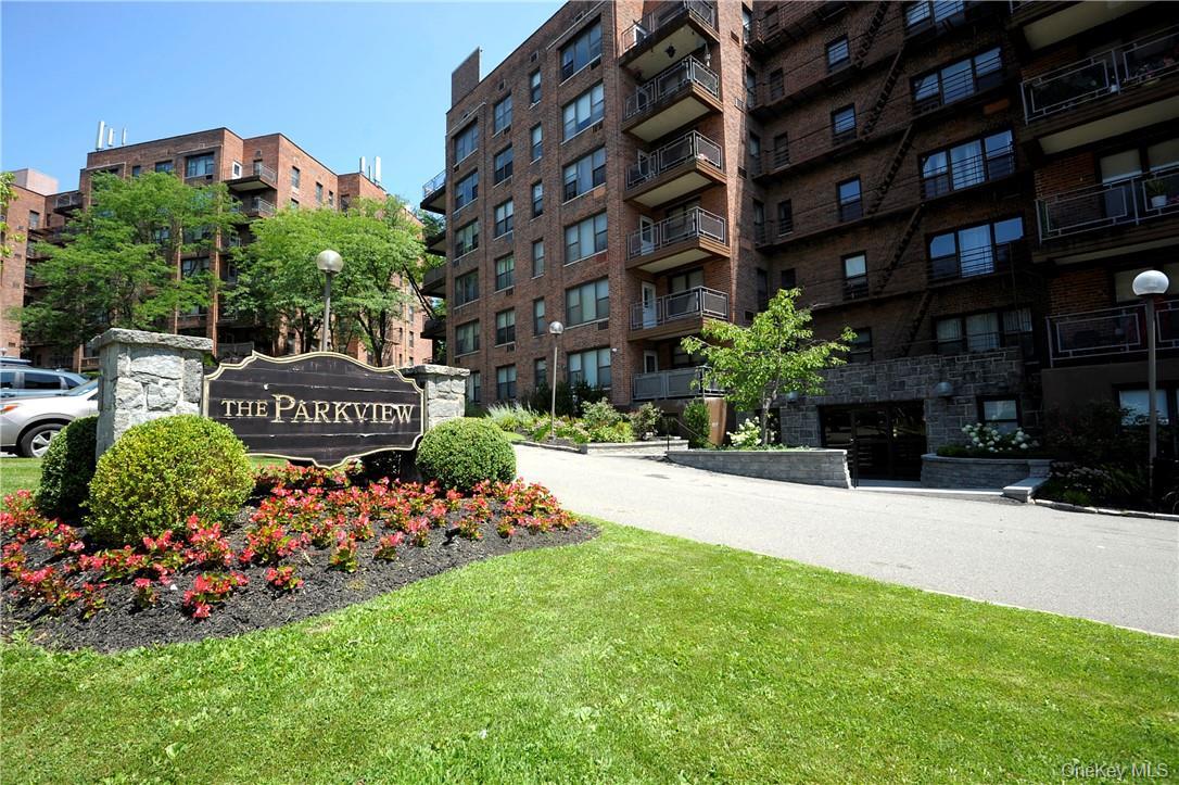 Welcome to The Parkview! This large studio at 117 South Highland Avenu...