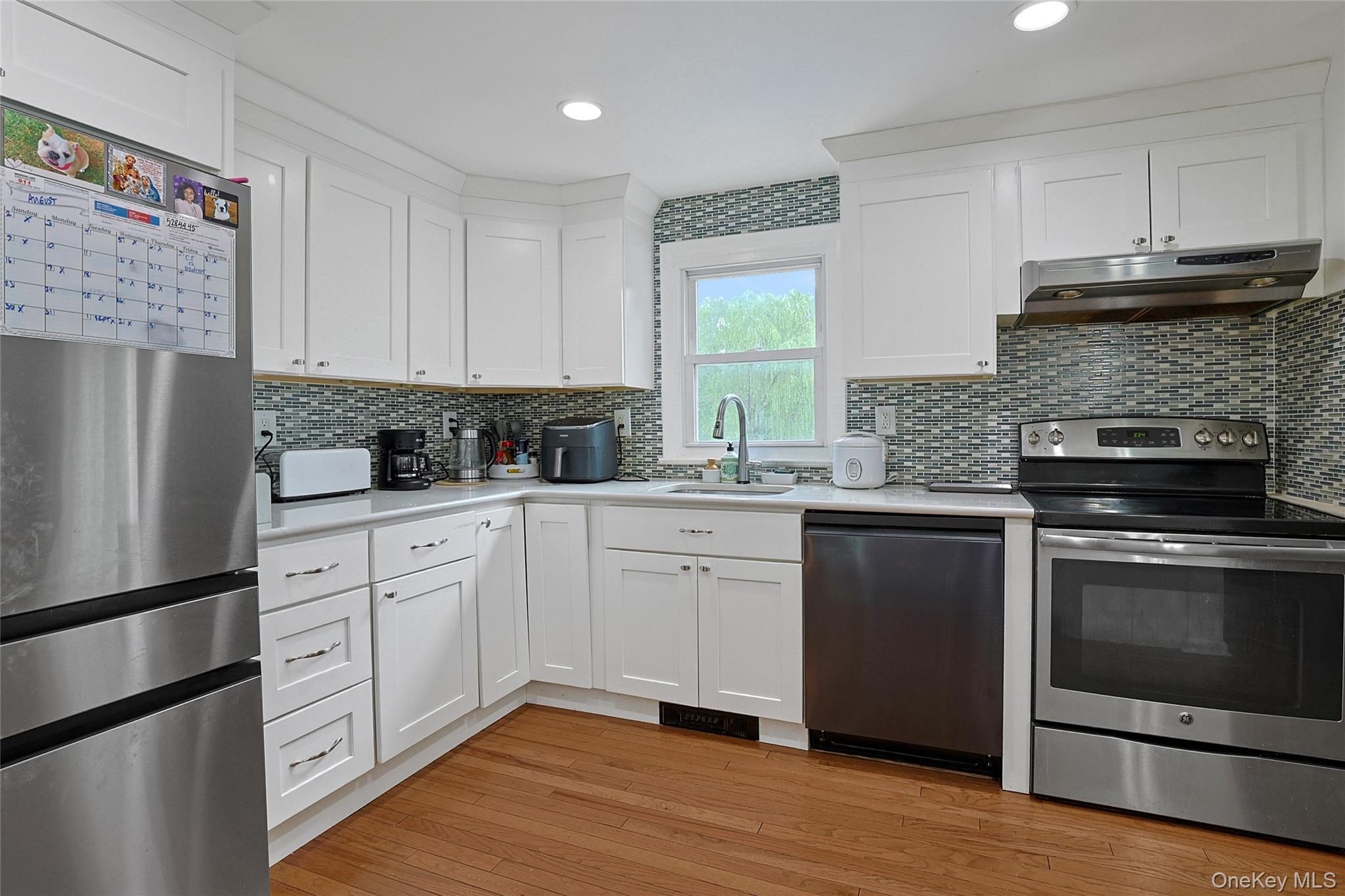 Photo 4 of this property