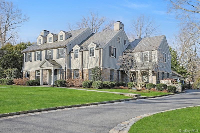 Need a last-minute rental before the school year starts? This stunning...