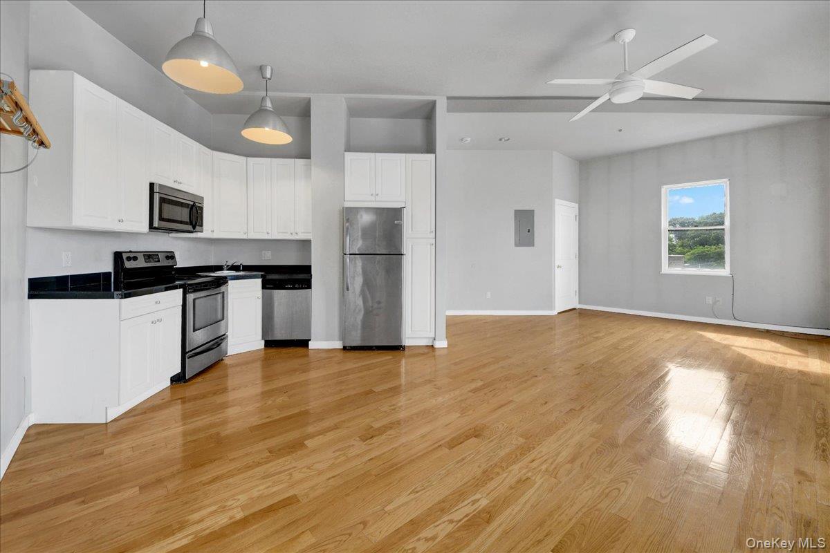 Photo 4 of this property