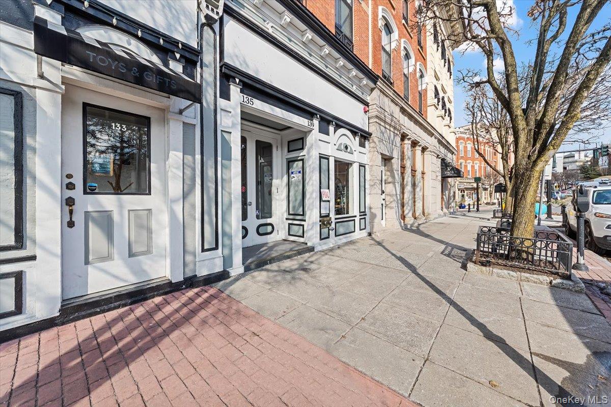 Exciting 1-bedroom condo in the Village of Ossining! Enjoy the lifesty...