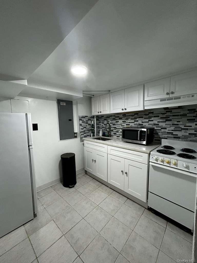 Welcome to this charming and conveniently located rental in the heart...