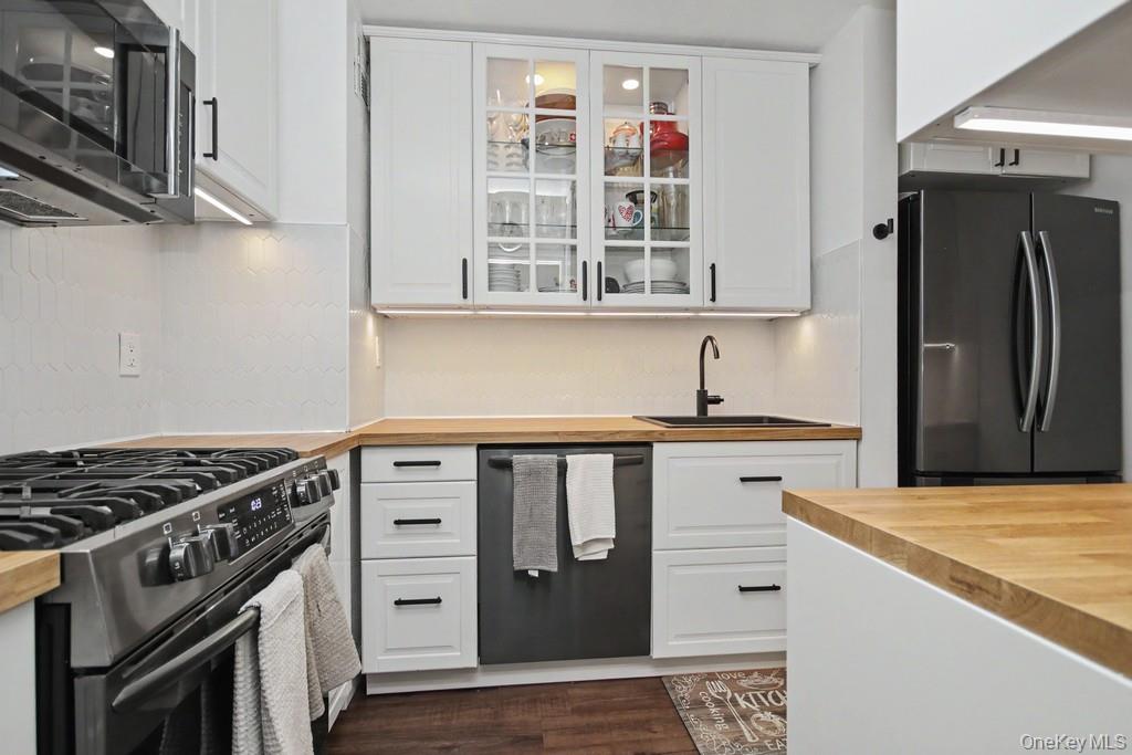 Photo 4 of this property
