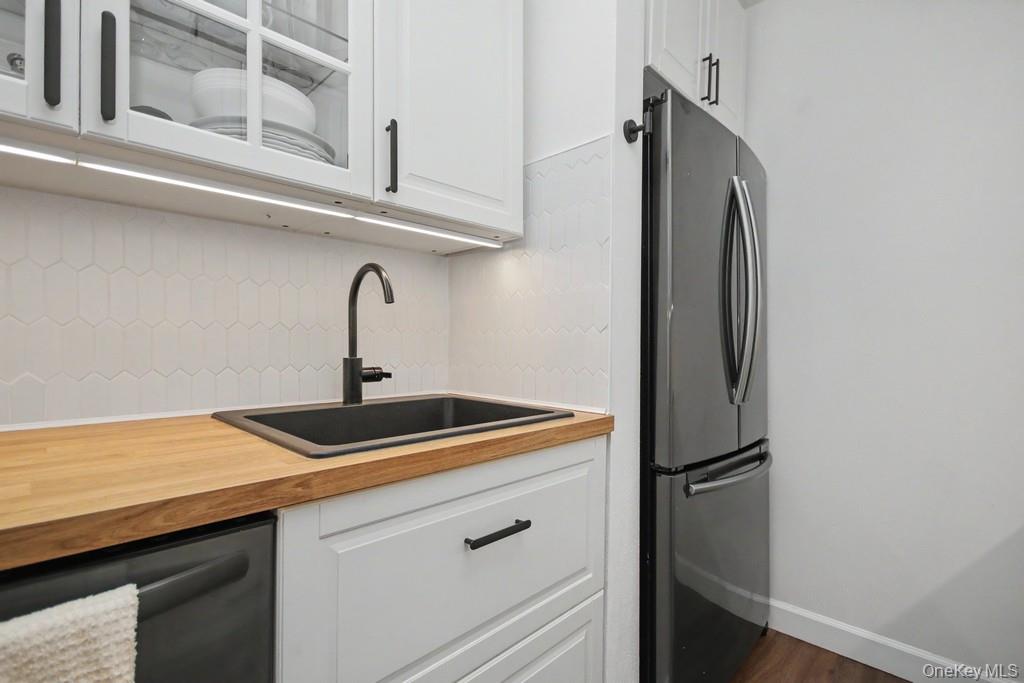 Photo 7 of this property