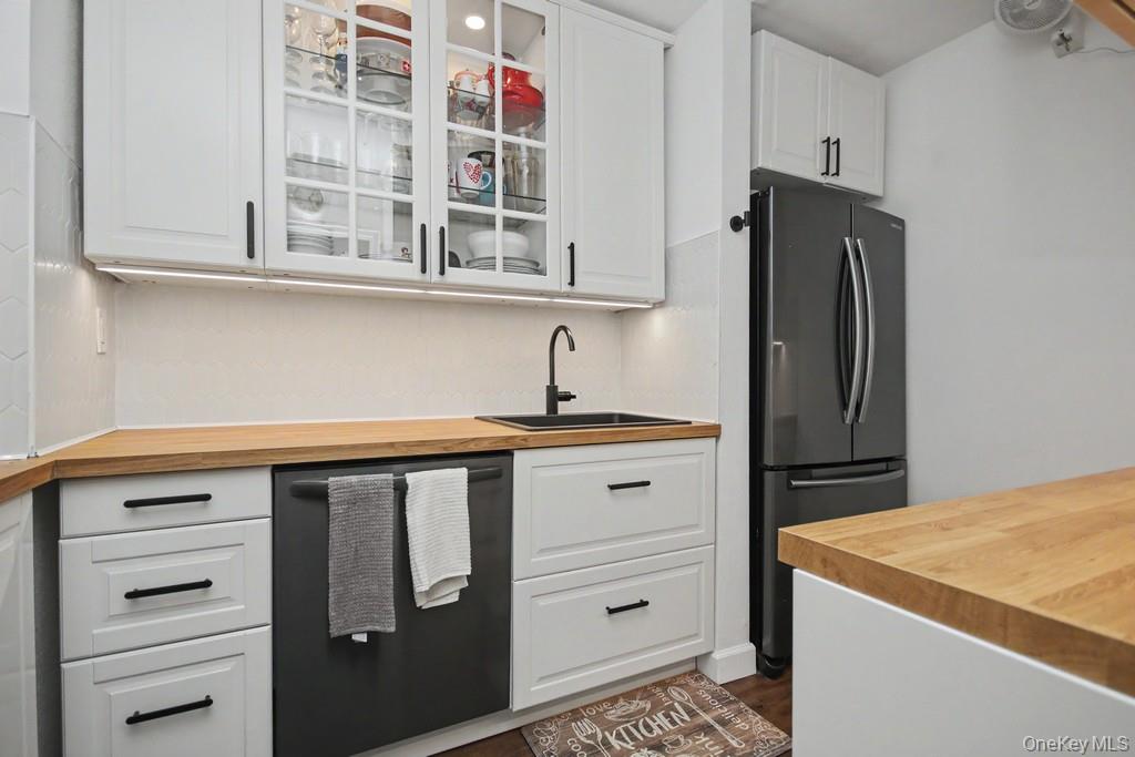 Photo 6 of this property