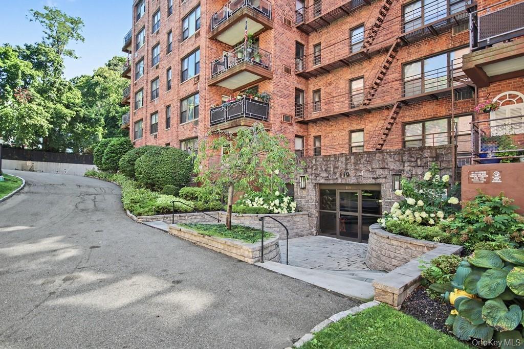 Move right into this beautifully updated 2-bedroom unit featuring styl...