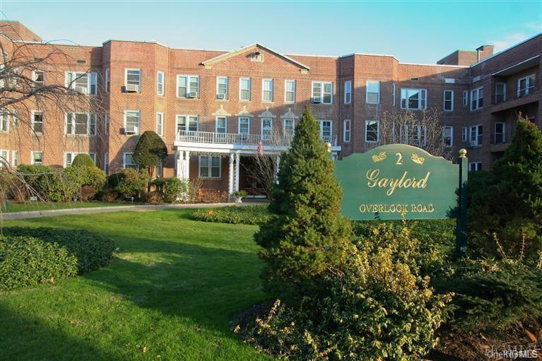 Welcome to 2 Overlook Road #1B6, a spacious one-bedroom, one-bathroom...
