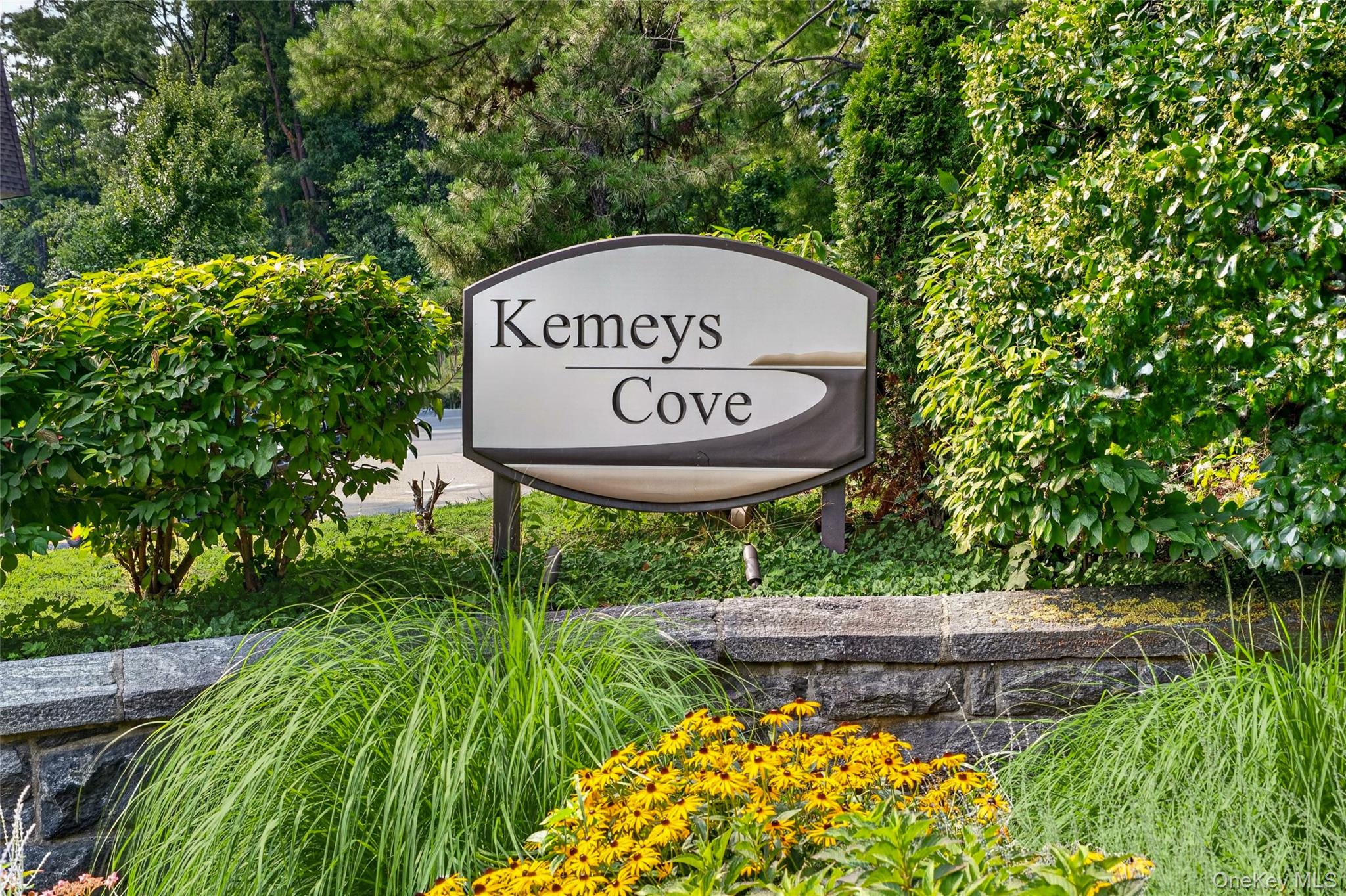 Make this two story, spacious condo your new home with stunning Hudson...