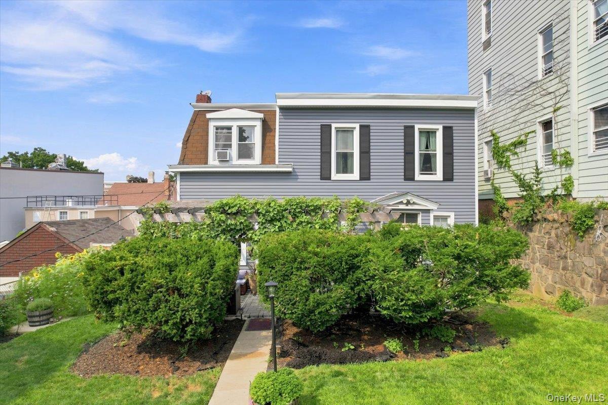 Welcome to this beautifully updated STARTER HOME with options to expan...