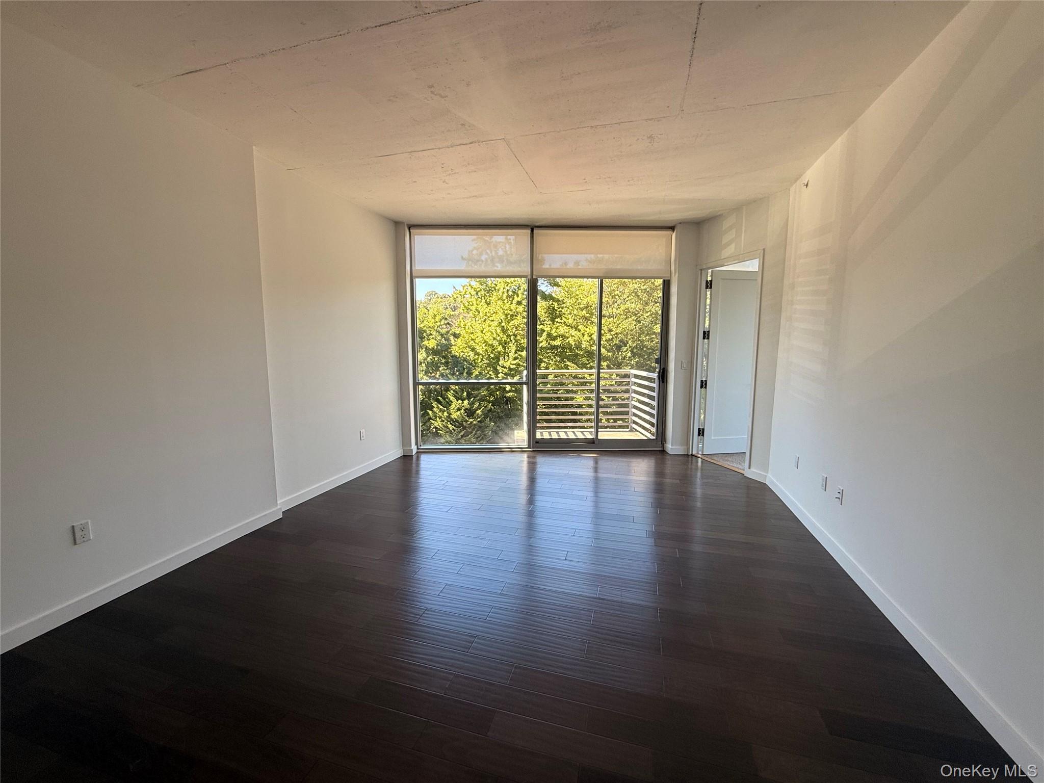 Beautiful Unit with 2 balconies! Washer & Dryer in unit, assigned park...
