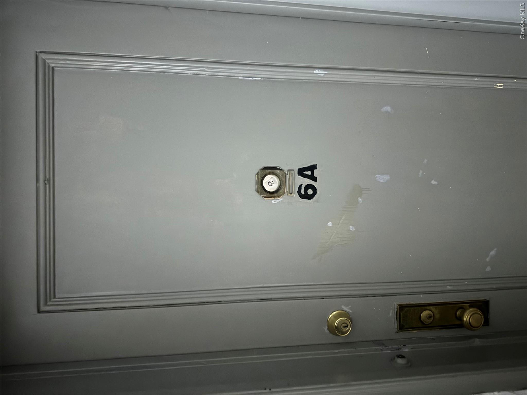 Bright 1 bedroom apartment...Convenient to all. ONLY a 2 Minute walk t...