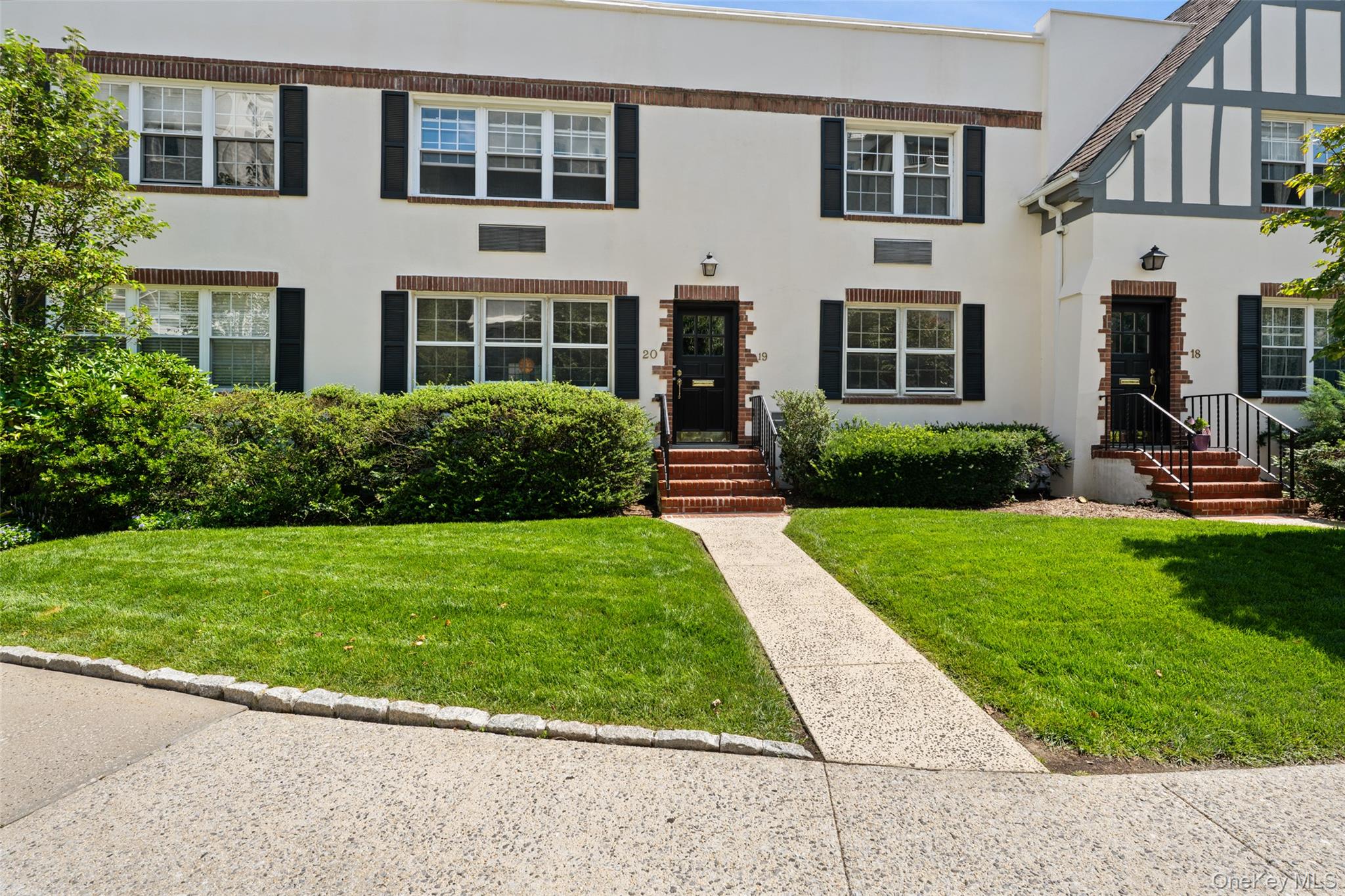 Welcome to Lake Avenue, a collection of 28 beautifully maintained, Tud...