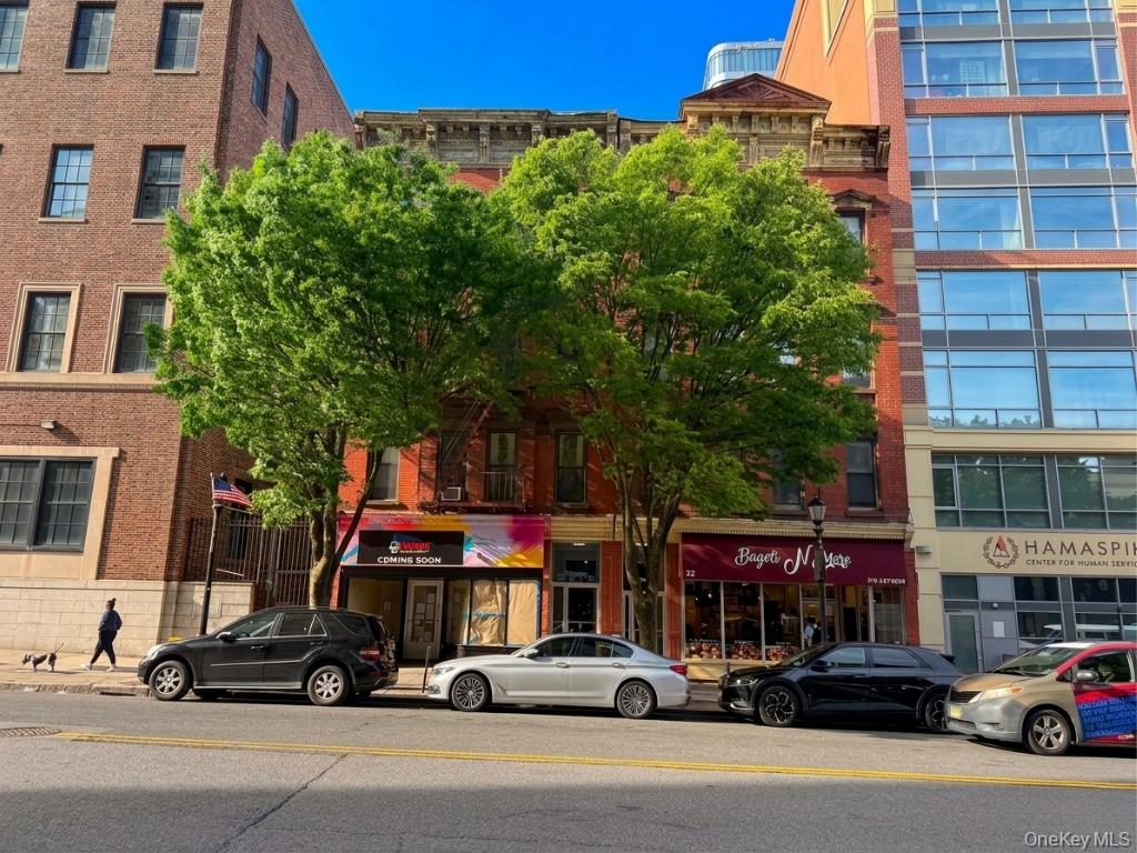 Welcome to 52 Main Street, Unit 3R!
Discover this stunning 2-bedroom,...
