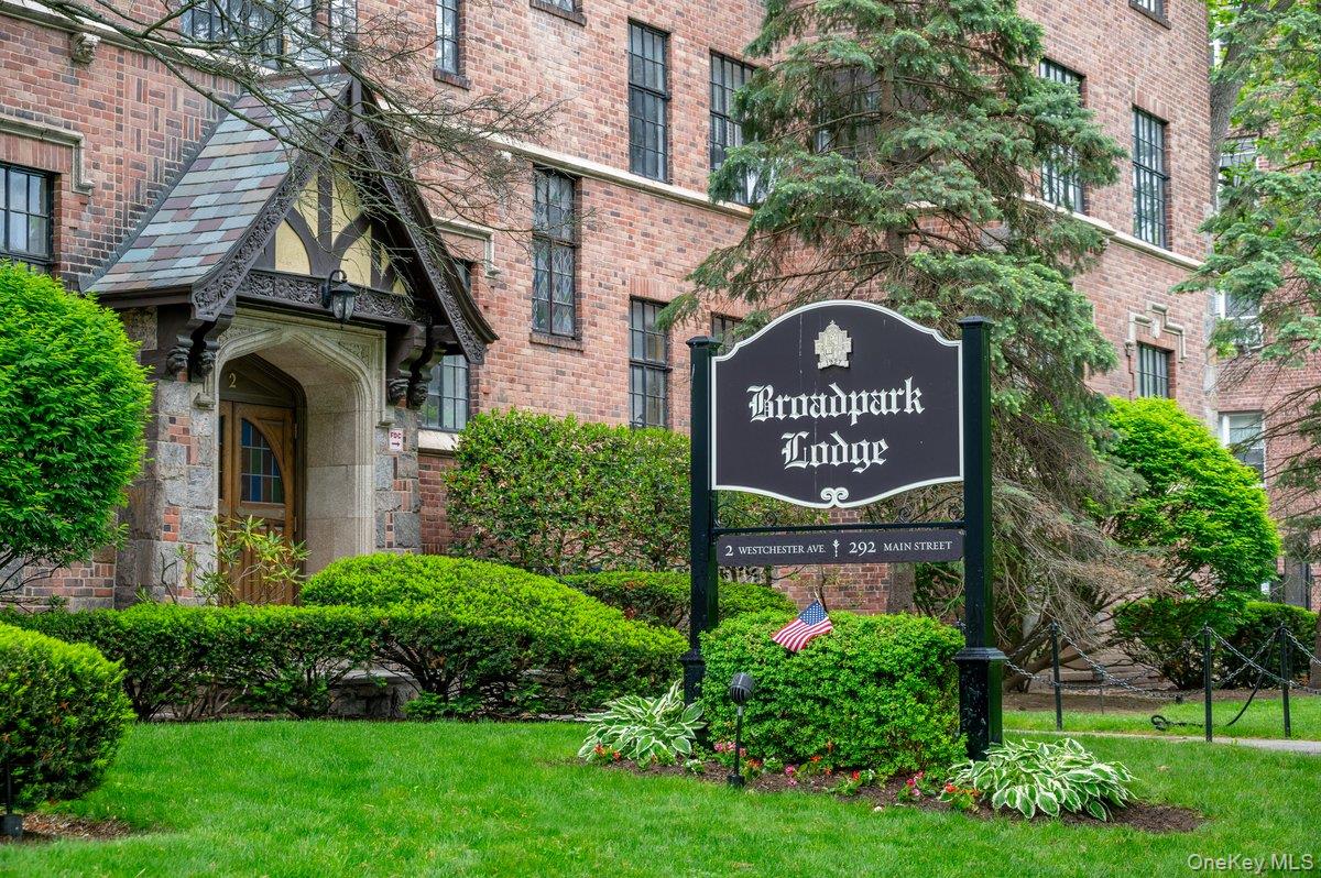 One of Broadpark Lodge's Signature Residences

Welcome to one of the l...