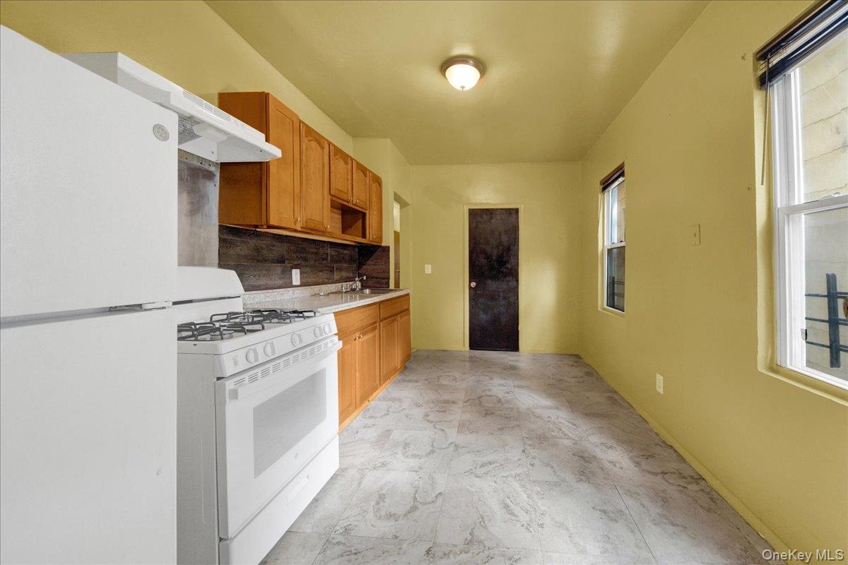 Photo 4 of this property