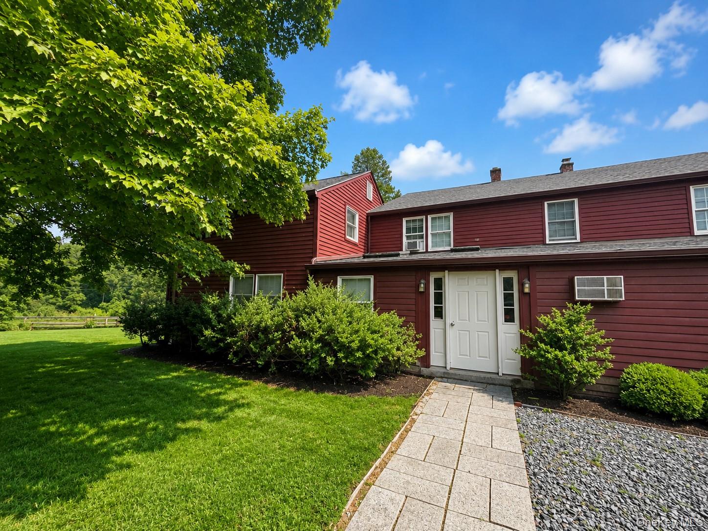Light, bright and charming 1 bedroom 1.5-bathroom apartment in North S...