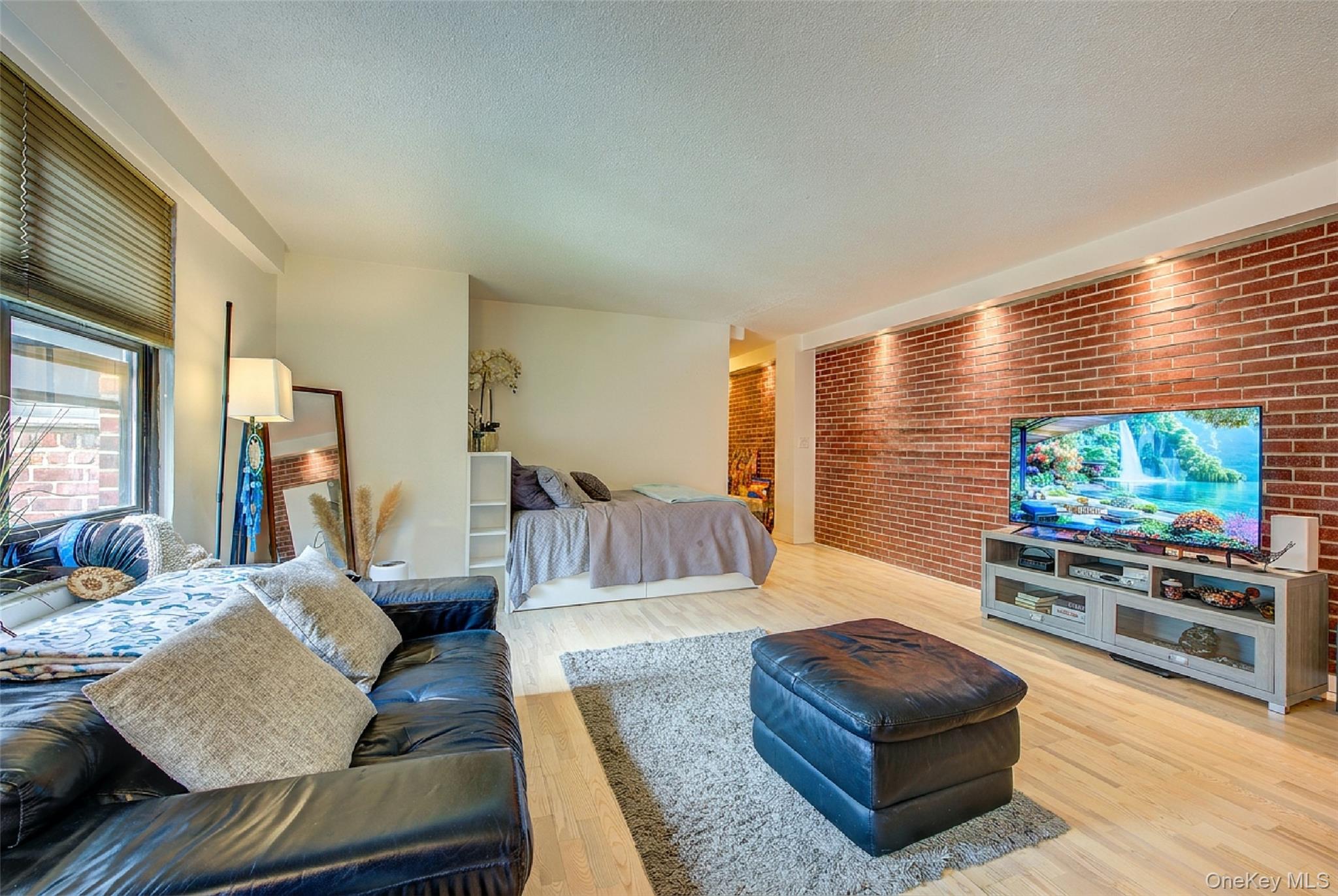 Welcome to this beautifully maintained Studio cooperative located in t...
