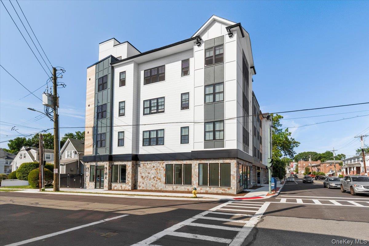 Discover the ultimate retail destination in the heart of downtown Harr...