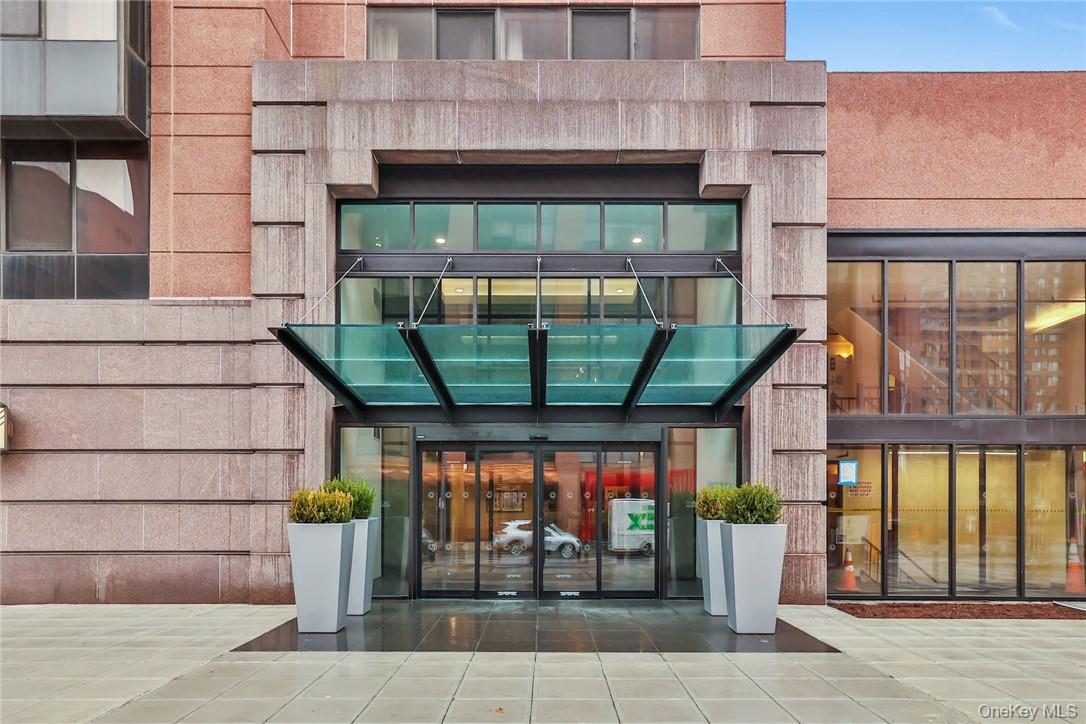 RARELY AVAILABLE: 2 BDRM, 2 BTH RENTAL at the desired, full service AL...