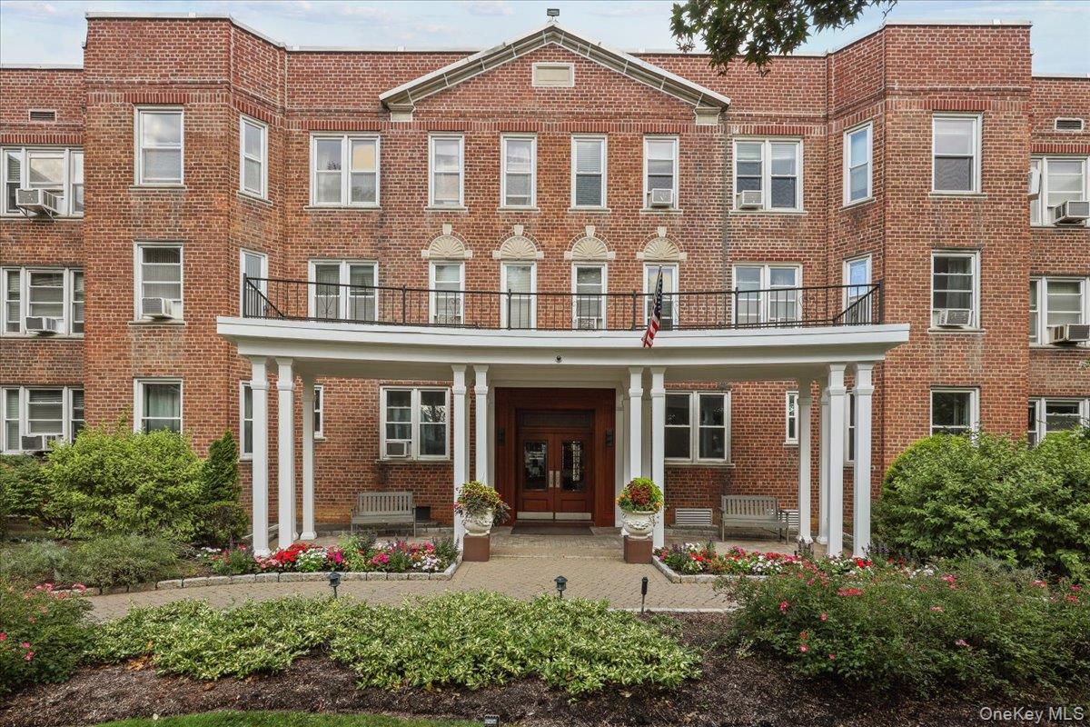 Welcome to The Claridge, one of White Plains' most desirable co-op com...