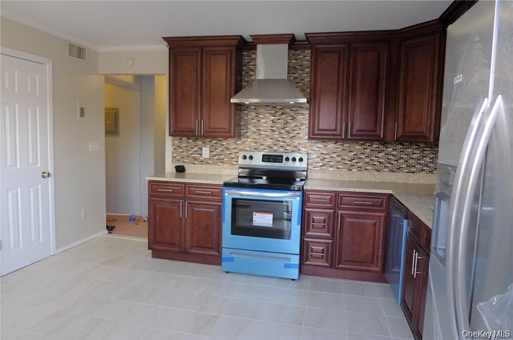 Photo 4 of this property