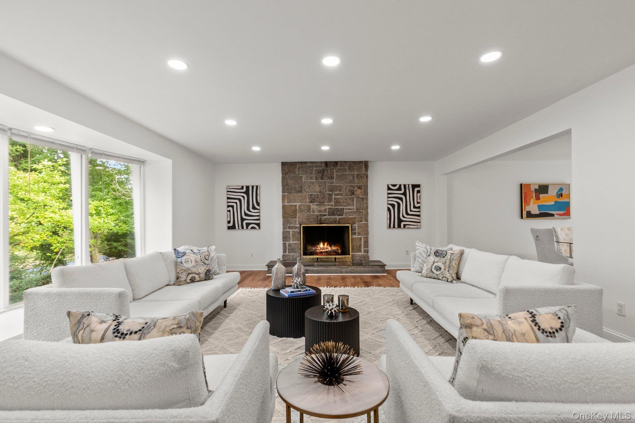 A fabulous rental with room for everyone! Filled with natural light an...