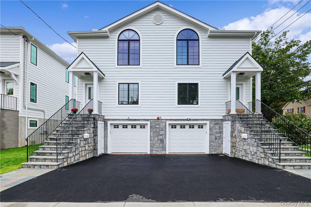 This 2022 town house is sophisticated, light and airy with tall ceilin...