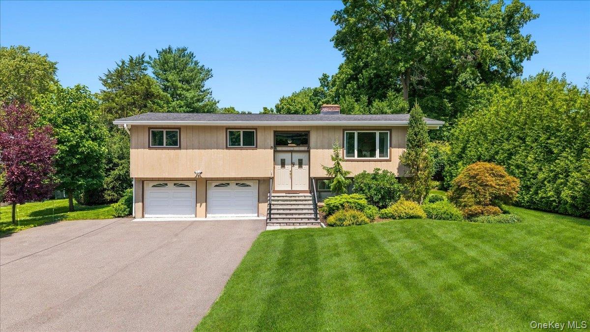 Welcome to this impeccable contemporary home, perfectly sited on a phe...