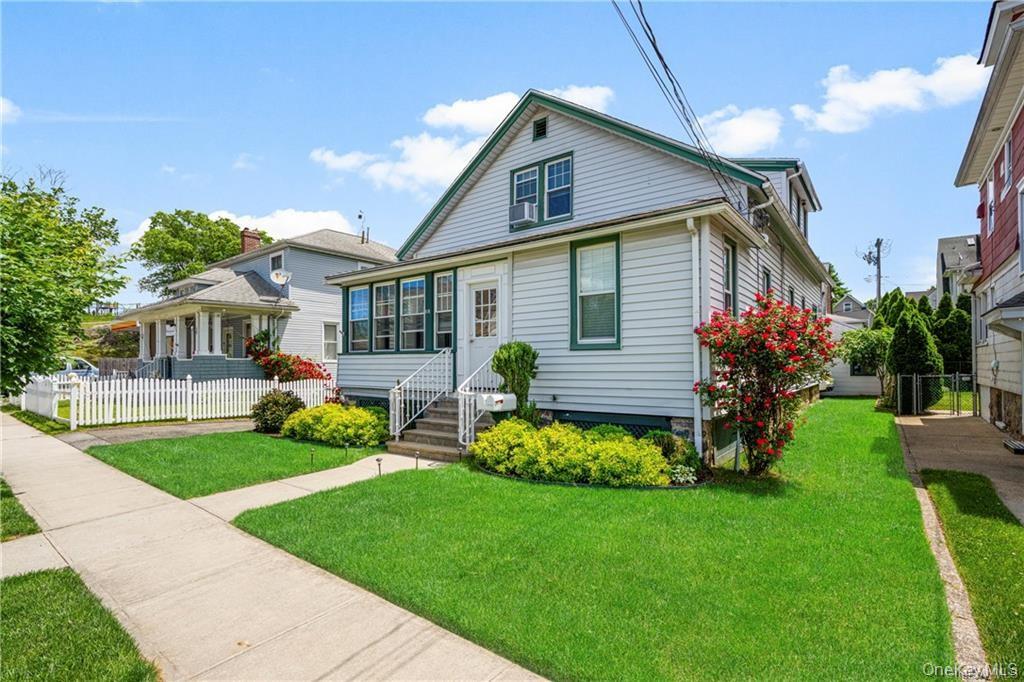 Welcome to this extra-large, 1800 sq ft 3-bedroom / 1.5 bath, 1st-floo...