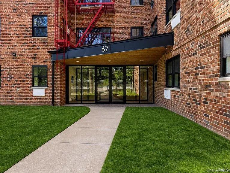 FULLY AVAILABLE! Beautifully renovated 1-bedroom, 1-bath apartment at...