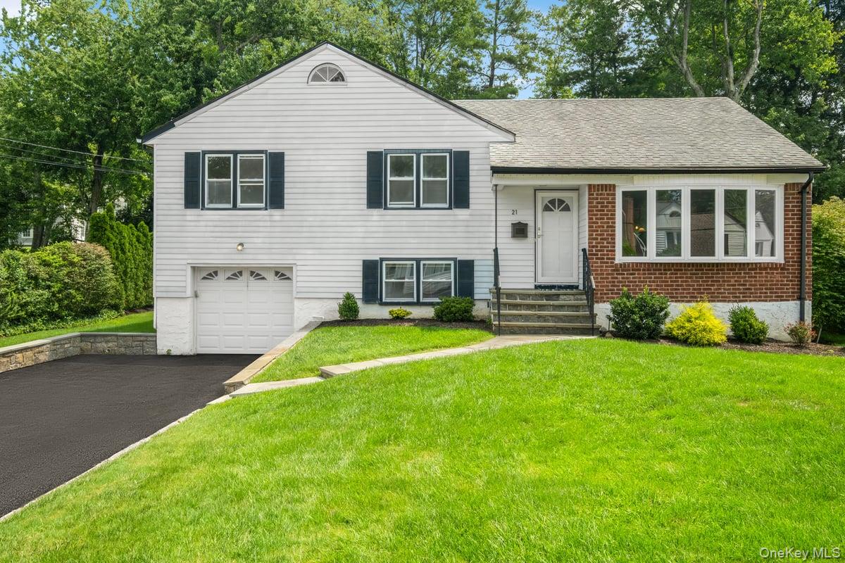 Beautiful, pristine home on a peaceful street near the New Rochelle/Sc...