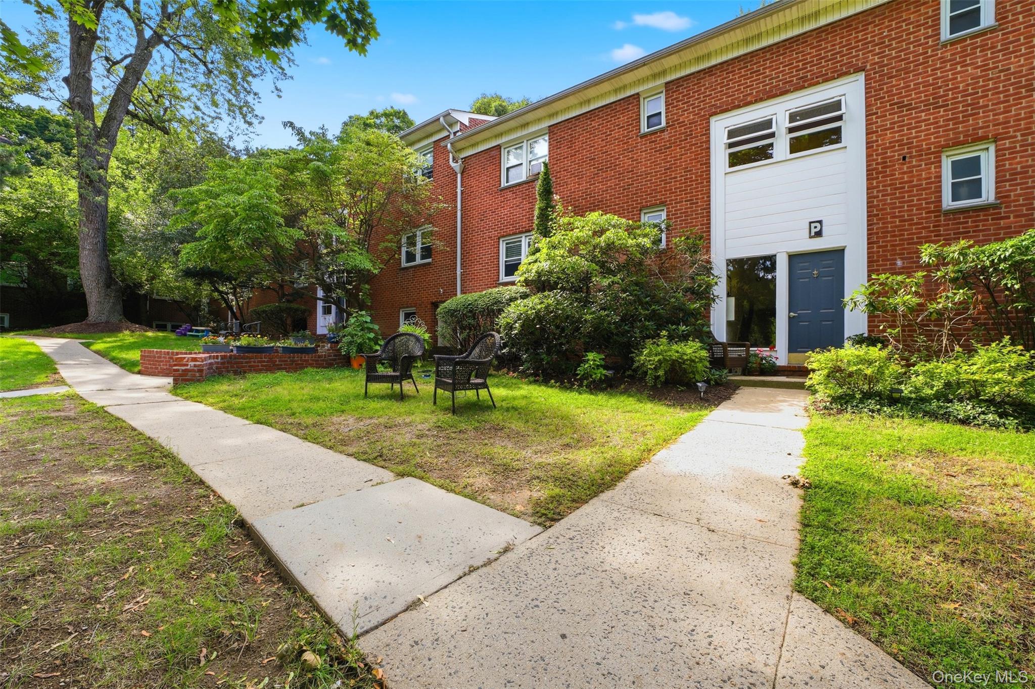 Gorgeous, newly updated 2-bedroom apartment in the beautiful and peace...