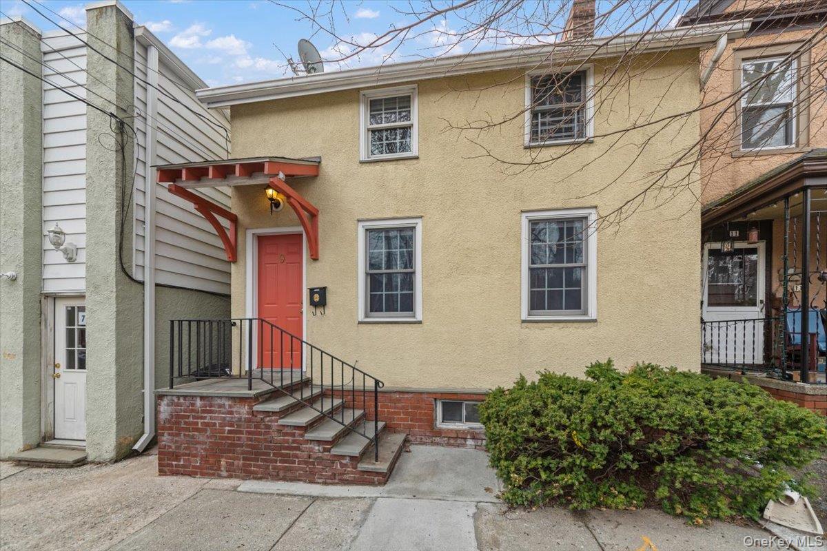 Beautifully maintained and freshly painted, this charming one-bedroom...