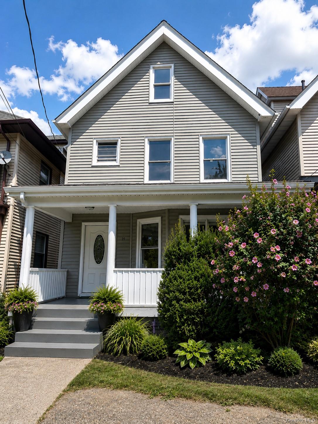 Beautifully Renovated White Plains Home for Rent

Welcome to this beau...