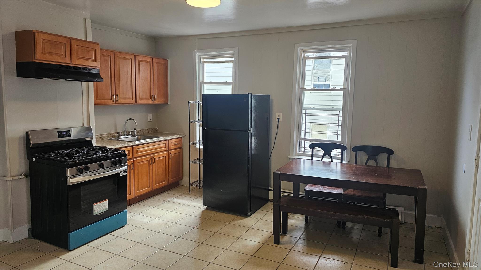 Rear opportunity for the right tenants to move into this 3 Bedroom, 1...