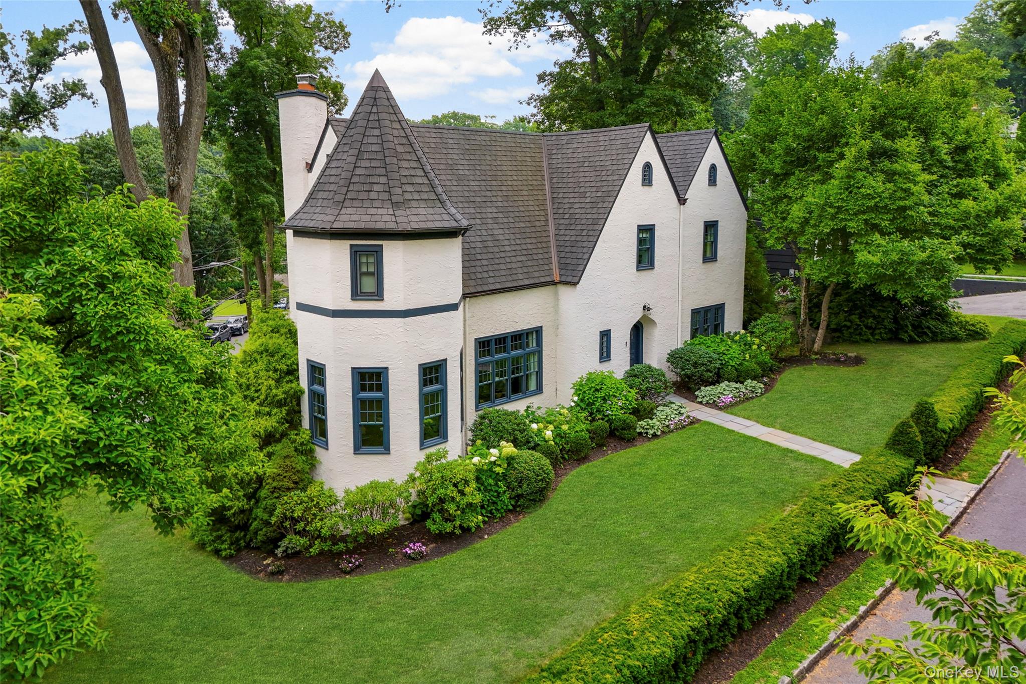 Photo 4 of this property