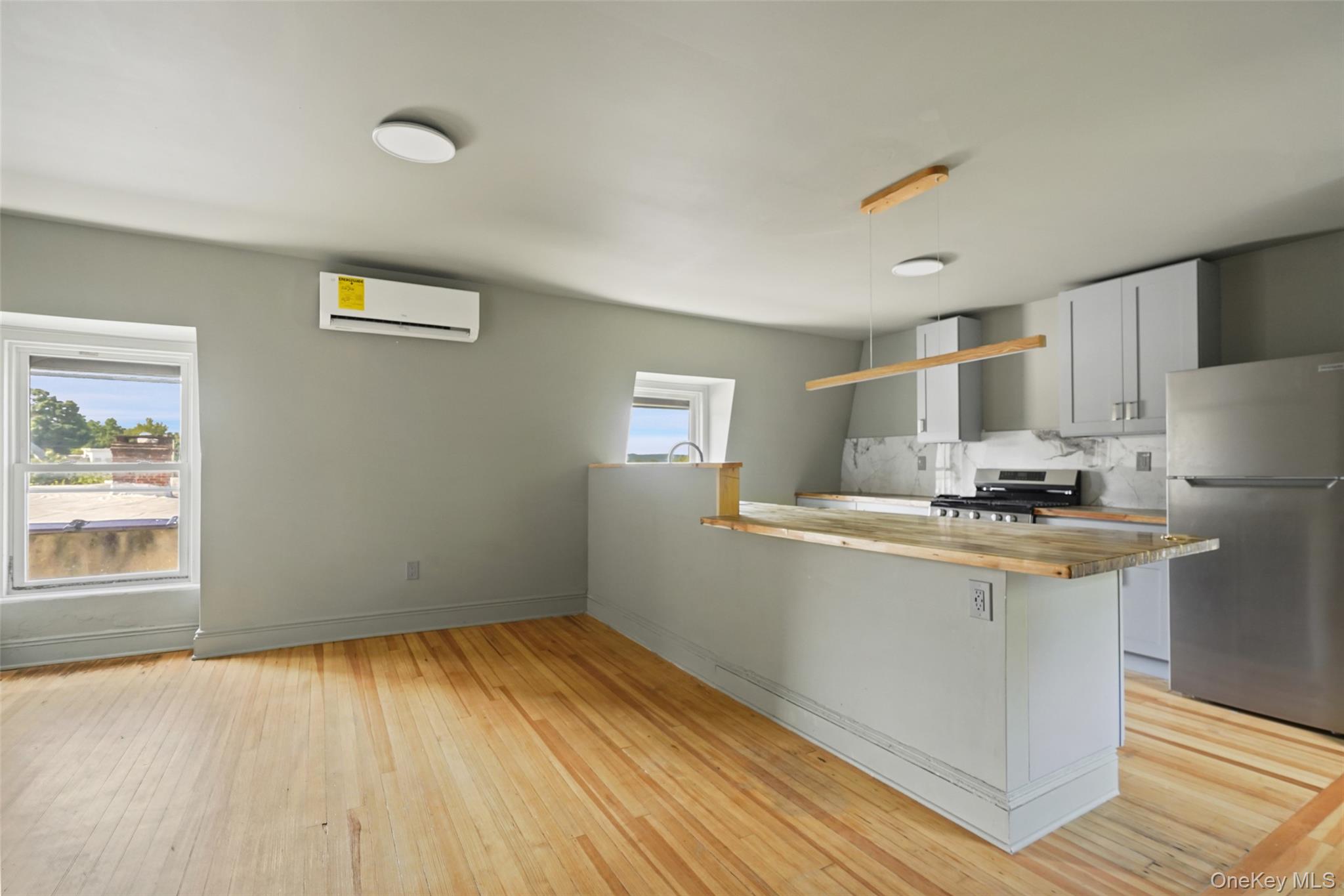 Photo 4 of this property