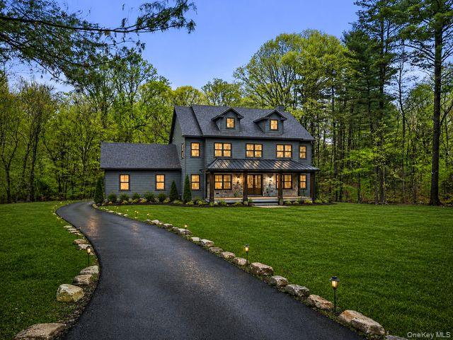 Welcome home to this wonderful Transitional Design home.  This style m...