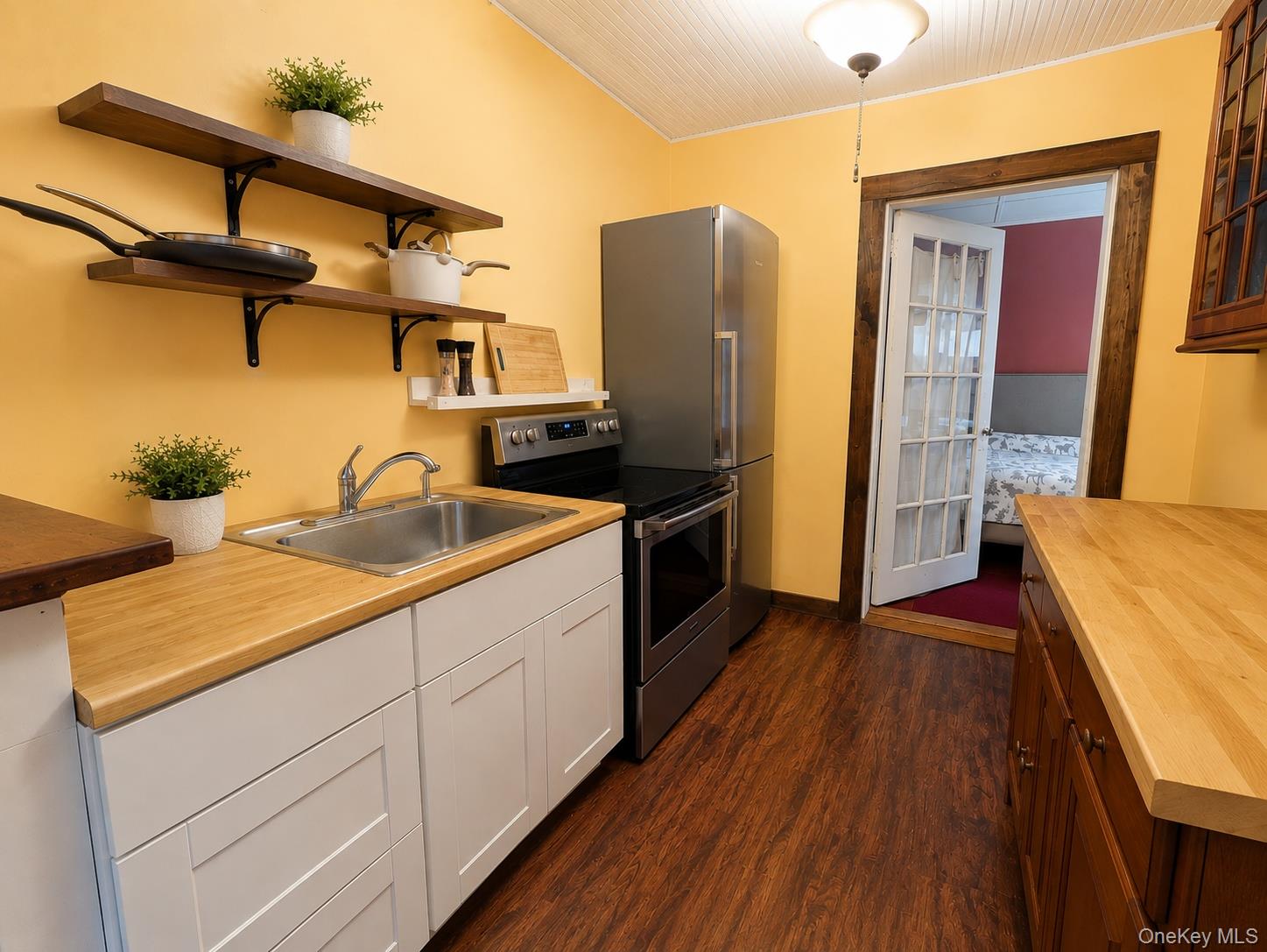 Photo 4 of this property