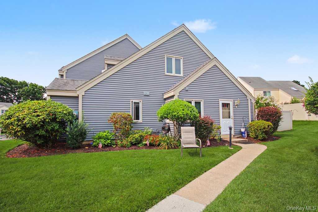 Welcome to this beautifully updated end-unit townhouse at The Fields a...