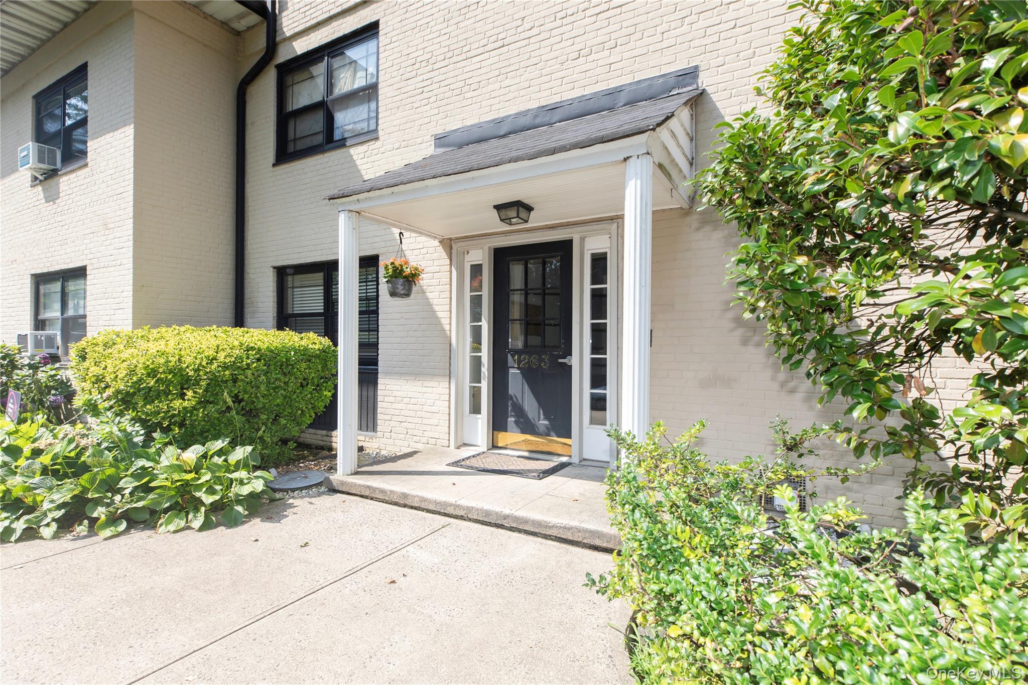Welcome to 1263 California Road, a warm and inviting two-bedroom duple...