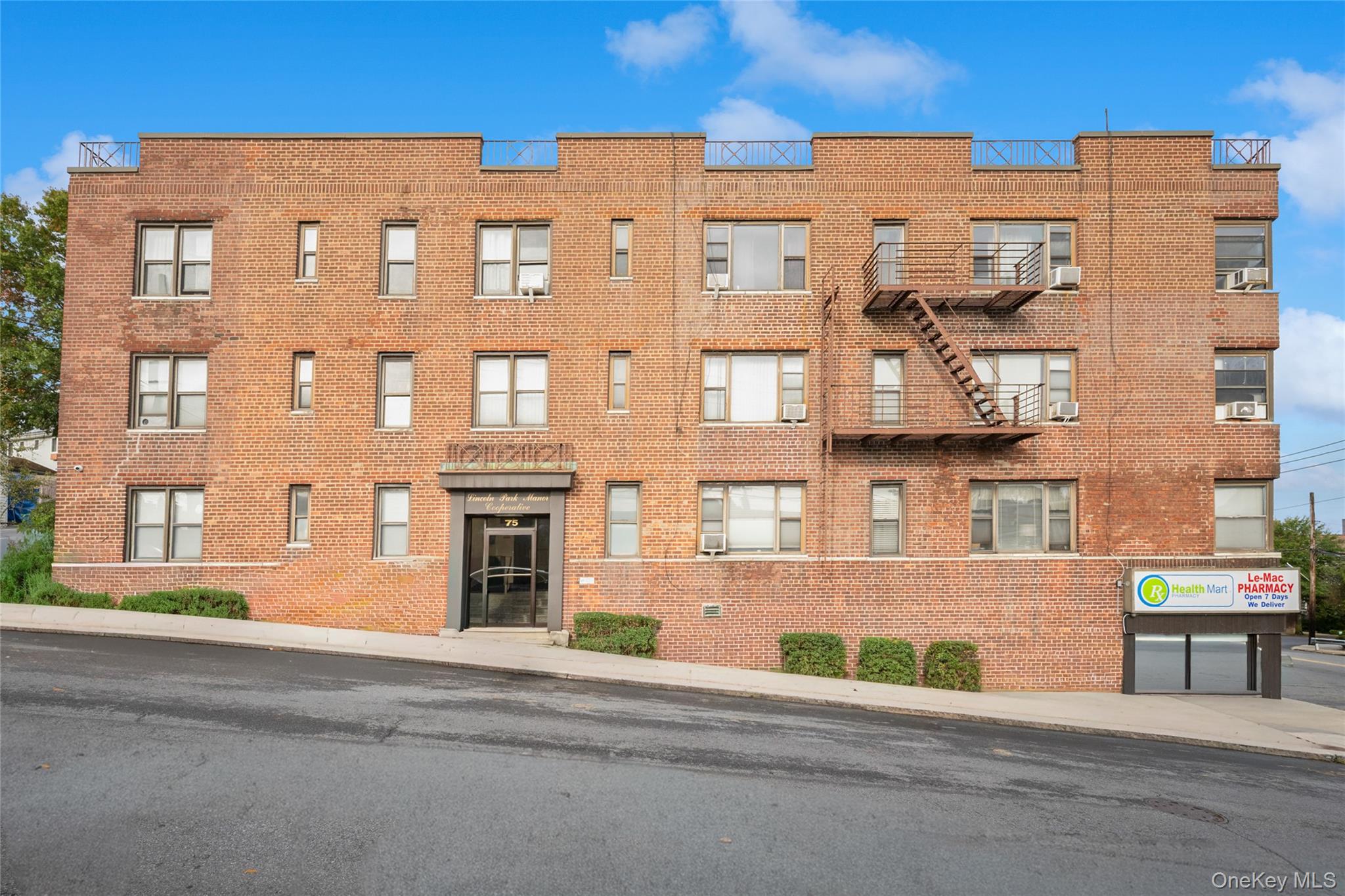 Discover easy living in this spacious first-floor, pet friendly unit i...