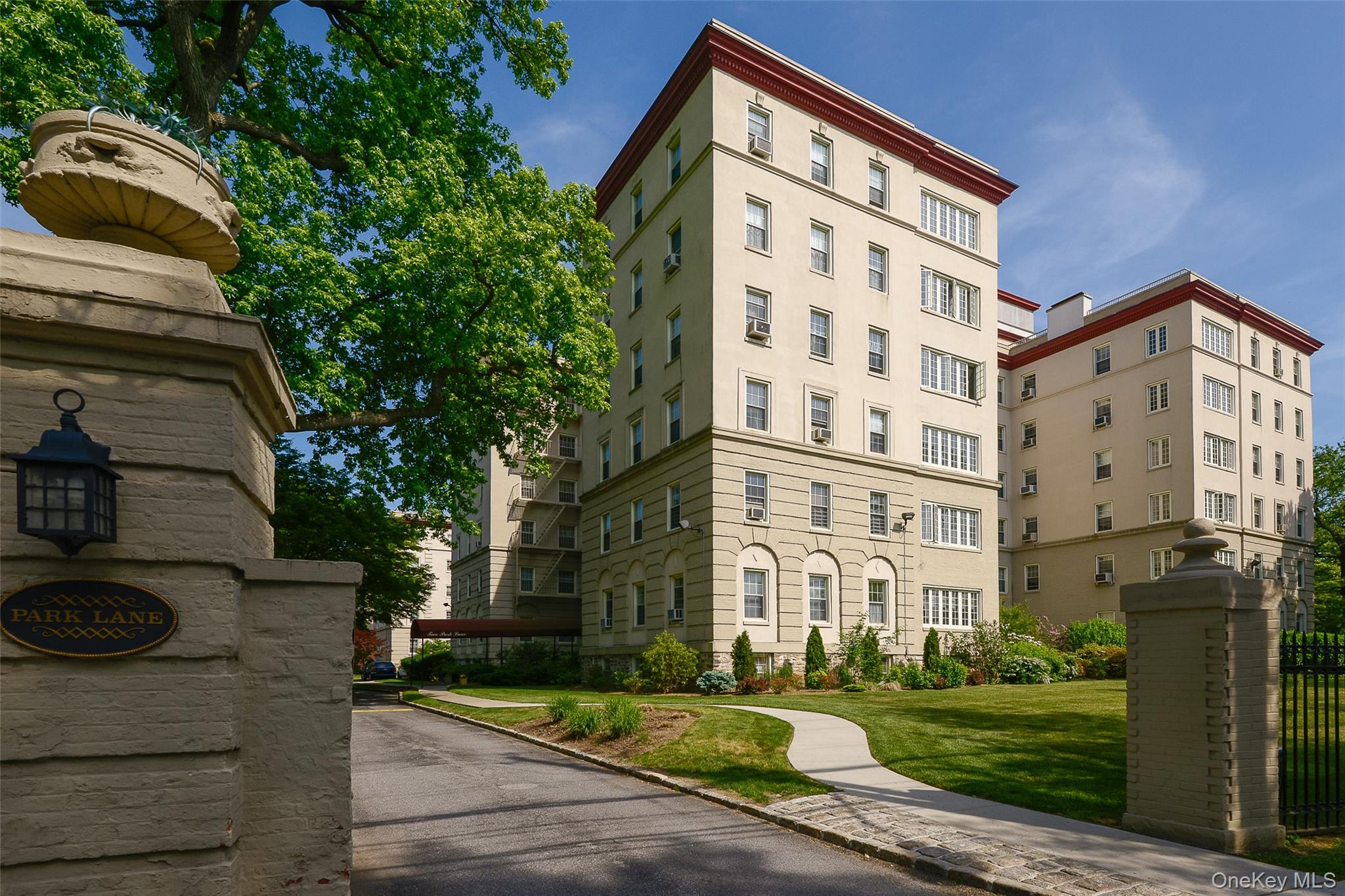 2 PARK LANE #4-B, MOUNT VERNON, NY  10552  THE PARK LANE, legendary ar...