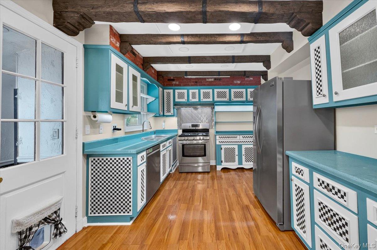 Photo 4 of this property