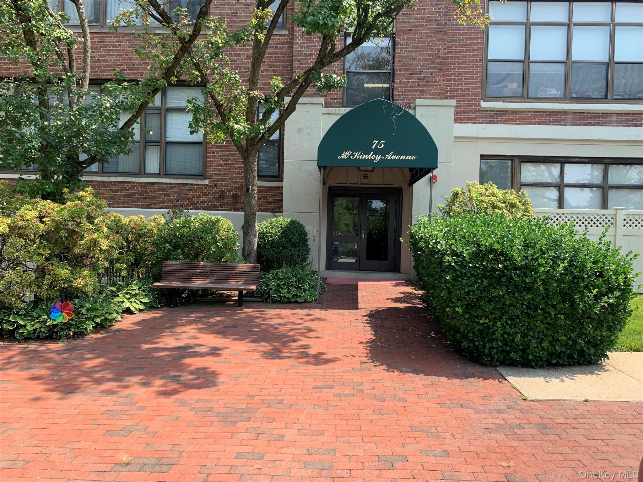 Location, Location, Location!
Just a 10-minute walk to the White Plain...