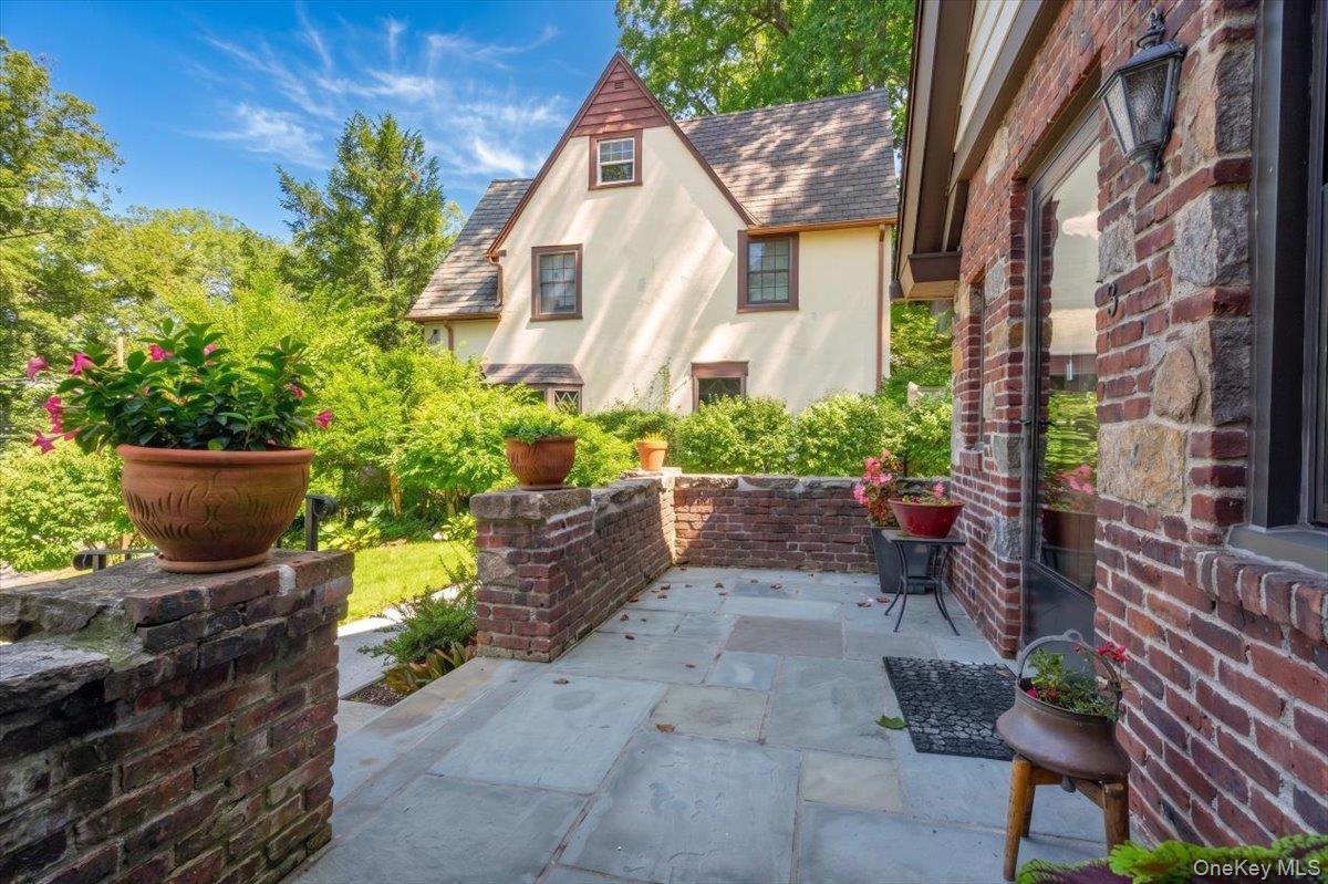 Photo 4 of this property