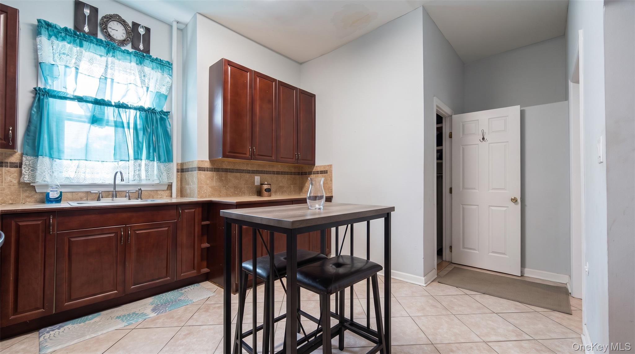 Photo 4 of this property