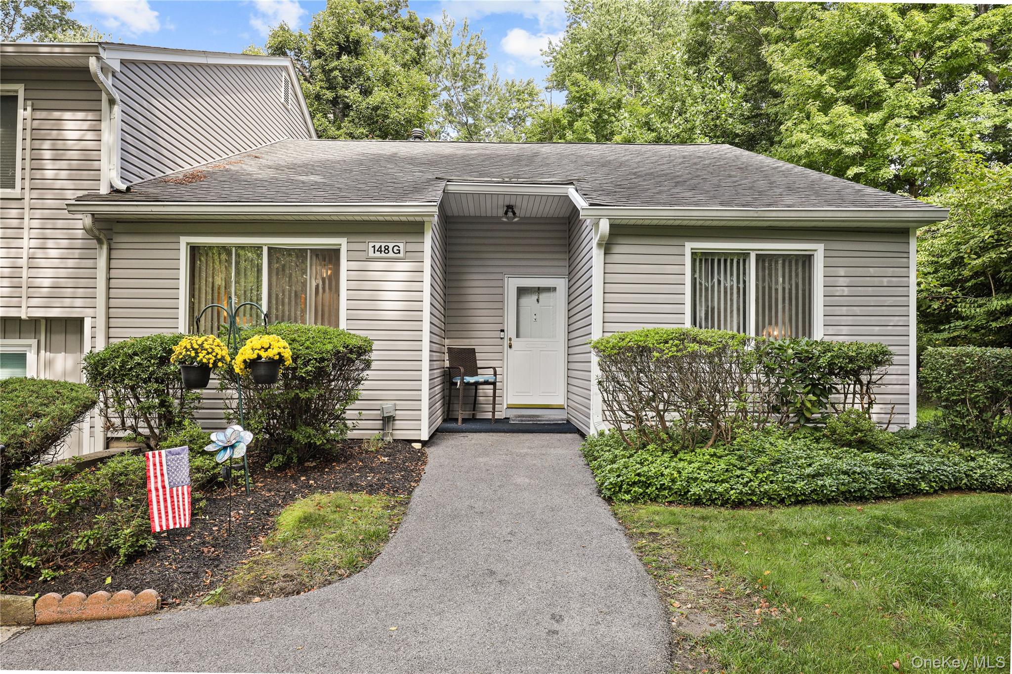 Welcome to the highly sought after Bradford model in desirable Jeffers...